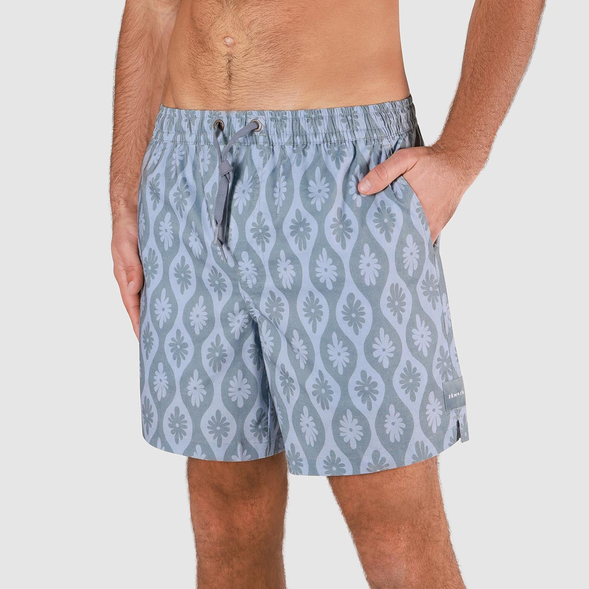 Daisy Chain Everyday Shorts in Navy